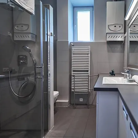 Old Town 2 Bedroom Royal Apartment