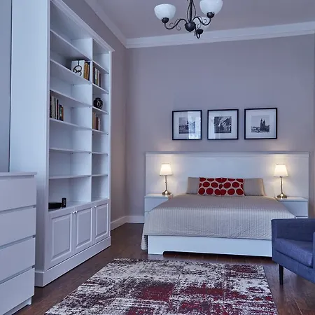 Old Town 2 Bedroom Royal Apartment